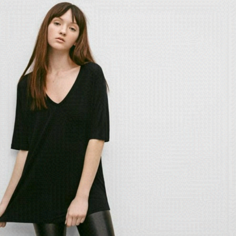 Aritzia Wilfred🖤LIBRE T-Shirt Short Skeeve V-Neck Black XS